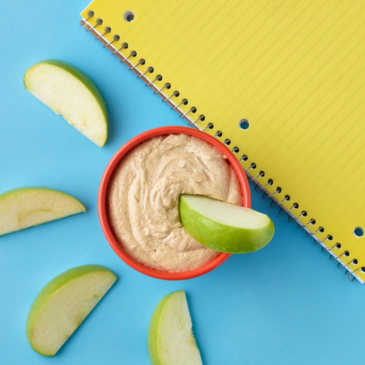 📚 Whether you're a student, teacher, or staff member, this combo is a must-try. Dive into the goodness of fresh, crispy apples dipped in our delectable peanut butter yogurt dip. 🍎🥣 It tastes amazing, and it's packed with essential nutrients to keep you fueled for the day.