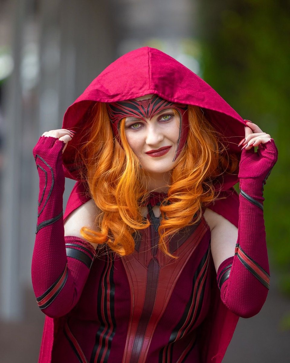 Izwyld's tweet photo. #scarletwitchcosplay photographer @bouncelight_ https://t.co/2dDMskAHEa