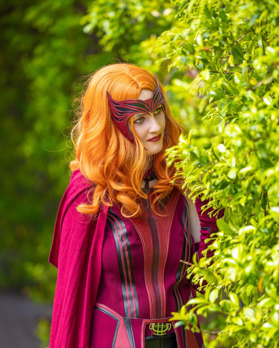 Izwyld's tweet photo. #scarletwitchcosplay photographer @bouncelight_ https://t.co/2dDMskAHEa