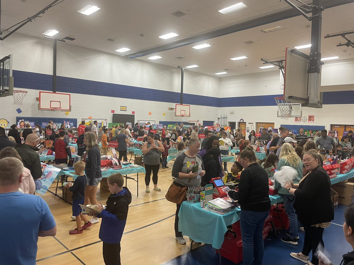 What a great Family Night at the Book Fair! @Bighollowelem #scholasticbooks