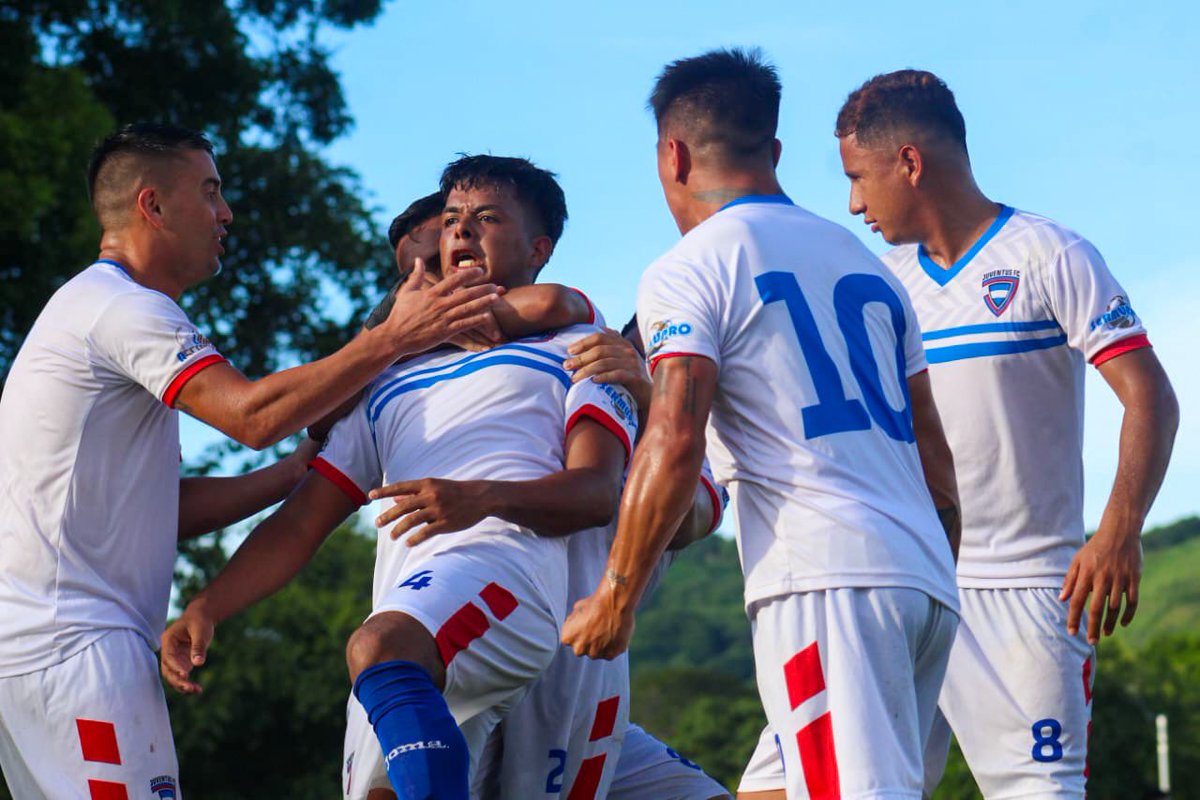 juventusfc_nic's tweet photo. JORNADA 7 | Fin del partido 

Nos traemos los 3pts para casa. 🤩🔴🔵

Rancho Santana FC  1-3 Juventus FC 

#OrgulloRojiazul #SoyRojiazul #VamosJuve https://t.co/yjE8xBkGg3