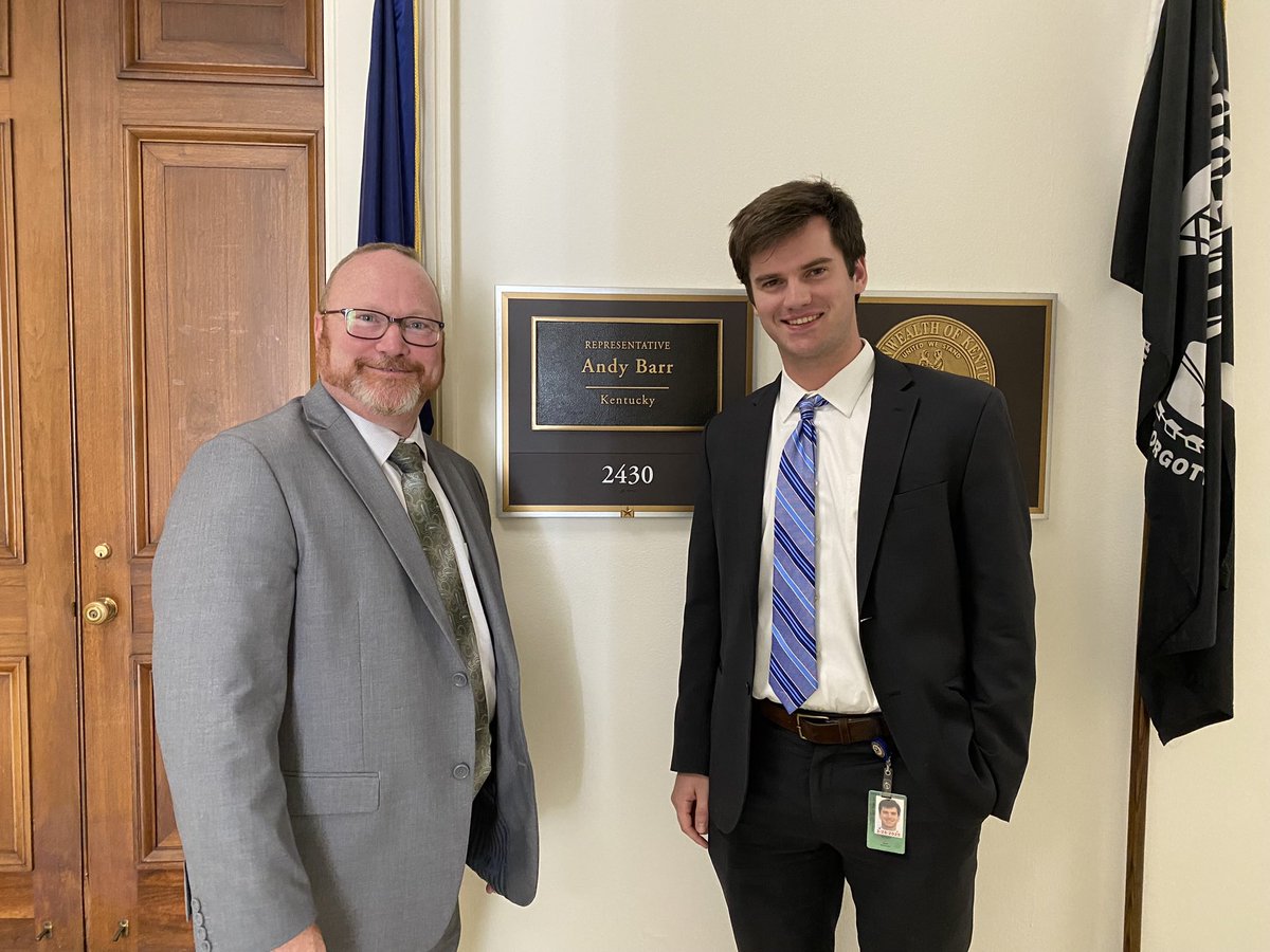 rcprrtnps's tweet image. Thank you Hans and Representative Barr @RepAndyBarr for sitting down with me to discuss the importance of pulmonary rehab and oxygen for patients and the role of Respiratory Therapist! 
#aarclobby #advocateforRTs
#pulmrehab #O24KY