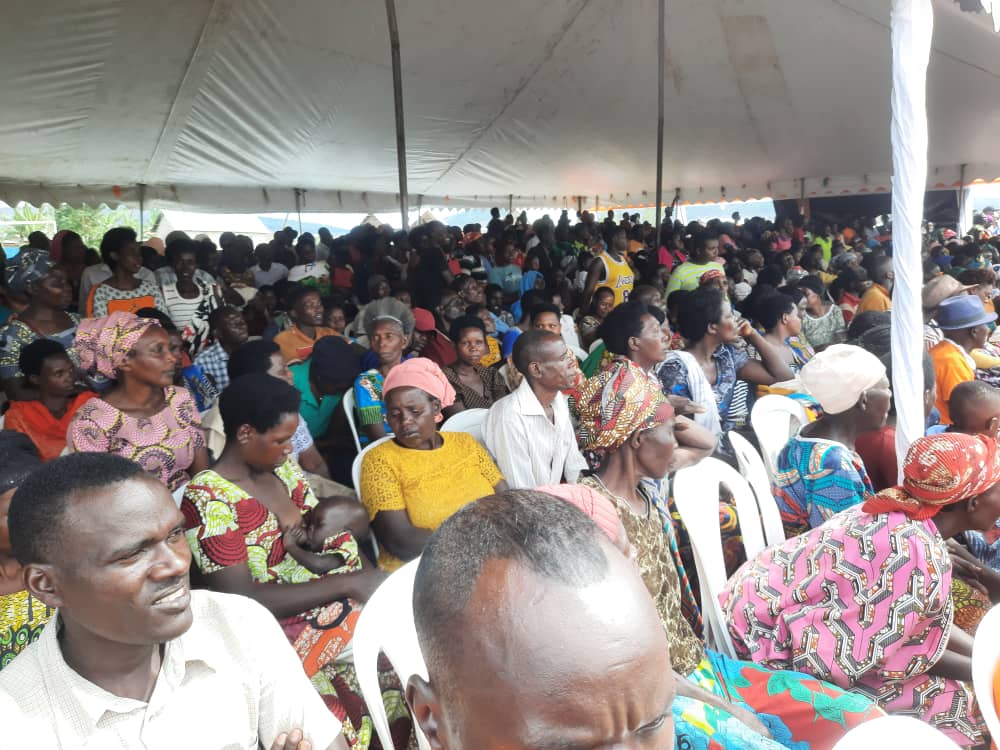 rsteven_1985's tweet photo. Mu murenge wa @Gitokisector2 habereye umuhango wo gusoza ibikorwa bw'umushinga w'iterambere wa KAHI ADP/world vision umaze imyaka 16 ukora ibikorwa bitandukanye bijyanye n'imibereho myiza y'abaturage nko gutanga amazi,kubakira abatishoboye n'ibindi @RwandaEast @GatsiboDistrict https://t.co/YgO1qFCMOl