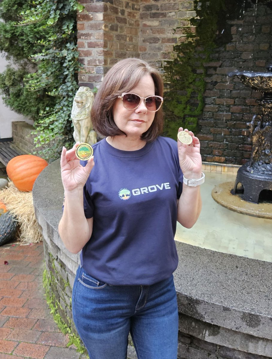 Tammyjrz's tweet photo. #GroveGreenArmy out on the town showing off my #GroveMerch! #GroveCoin #GroveBranded #SpotMyCoin #GroveX #Gatlinburg #Tennessee https://t.co/MEwBiRG8sw