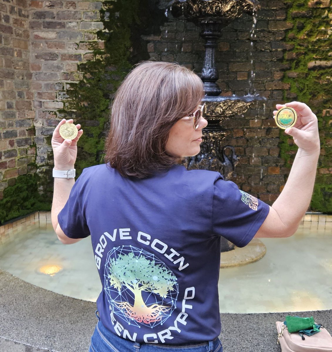 Tammyjrz's tweet photo. #GroveGreenArmy out on the town showing off my #GroveMerch! #GroveCoin #GroveBranded #SpotMyCoin #GroveX #Gatlinburg #Tennessee https://t.co/MEwBiRG8sw