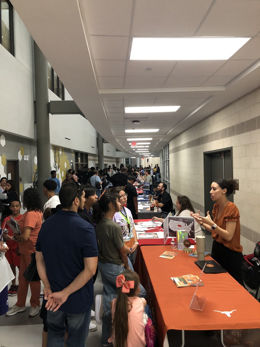 CyParkCCS's tweet photo. Great turnout tonight for the mini-college fair before the 11th/12th Parent Meeting! Thank you to all the colleges and universities that attended. @CypressParkHS Tigers are getting ready for their Next! 🐯🏫🙌 https://t.co/RT7Jv66Erc