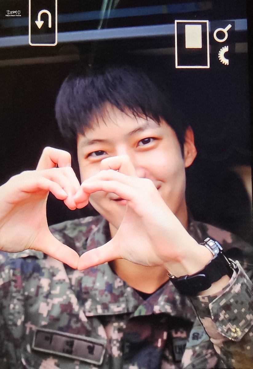 JamongDY's tweet photo. 230928 프리뷰
병장 이대열 전역을 명 받았습니다🫡🩷💕
#골든차일드 #GoldenChild #대열 #DAEYEOL https://t.co/cR9iUK22hG