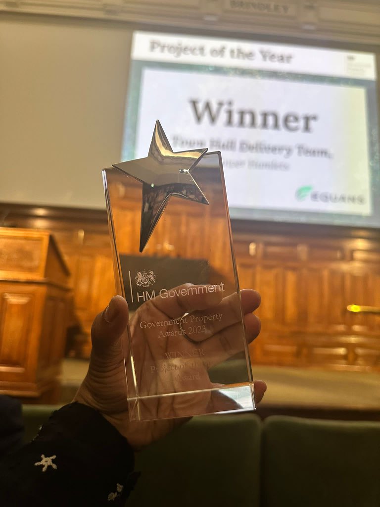 PeterMarsh_PMC's tweet photo. Tickled pink to see @TowerHamletsNow Town Hall Delivery Team scoop the #projectoftheyear #governmentpropertyawards @cabinetofficeuk #clientadvisor #shapingfutures @BouyguesUK @AHMMArchitects https://t.co/Usjtux3UTW