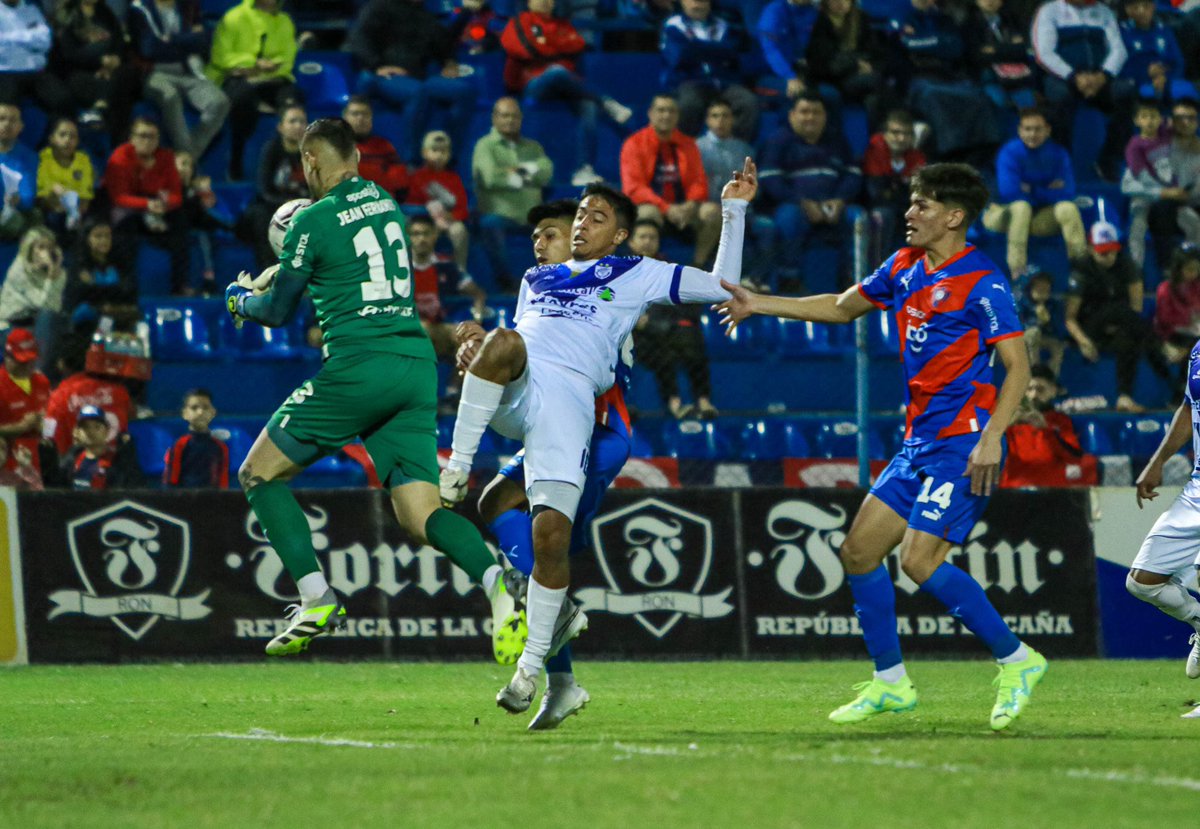 Cuando los mismos resultados se repiten una y otra vez, queda muy en claro que el problema es más complejo que cambiar técnicos y jugadores. 

Mientras quienes dirigen la institución desde hace años, no tienen la humildad suficiente para reconocer sus grandes errores, y la