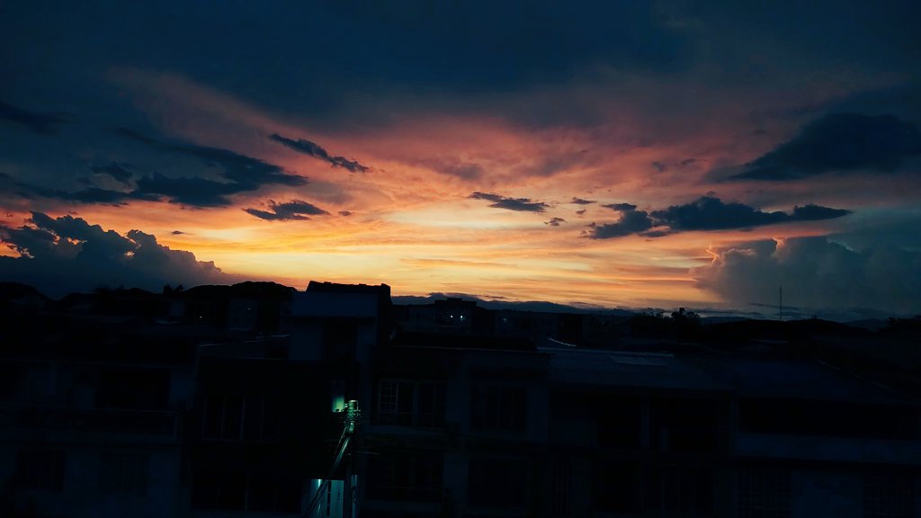 marlen0115's tweet photo. 😊 6:00p.m. https://t.co/zvwFXn5Flv