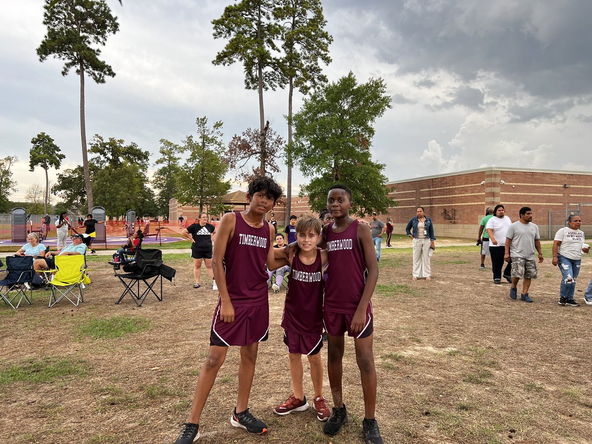 MsAmaya_'s tweet photo. Work hard, work together! Great meet today panthers! Shout out Destan Amaya #huaracheveloz for placing first!! @HumbleISD @HumbleISD_TMS https://t.co/uYqSyARPaS