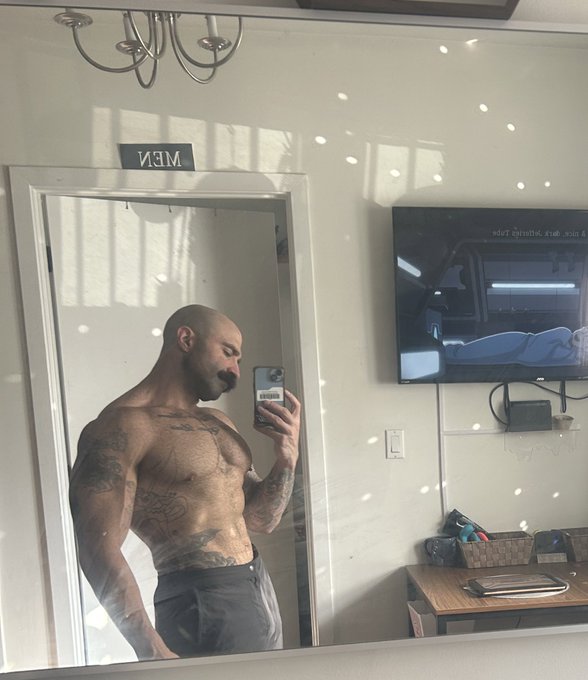 ‘Twas shoulder day https://t.co/wCKYS2JcW6