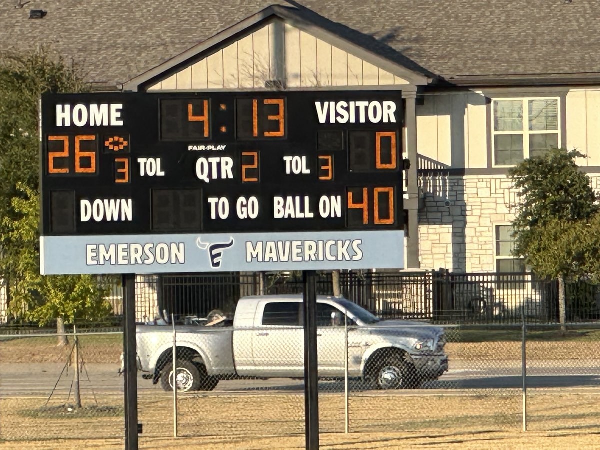 jamiehardeman2's tweet photo. Who wants some chicken!! @EHSMavsFB JV did it in the 2nd quarter!! Let’s EAT!! #raisingcanes #Canes #caneschallenge Thank you for being our Platinum Sponsor! https://t.co/uFTXwpB5Y7
