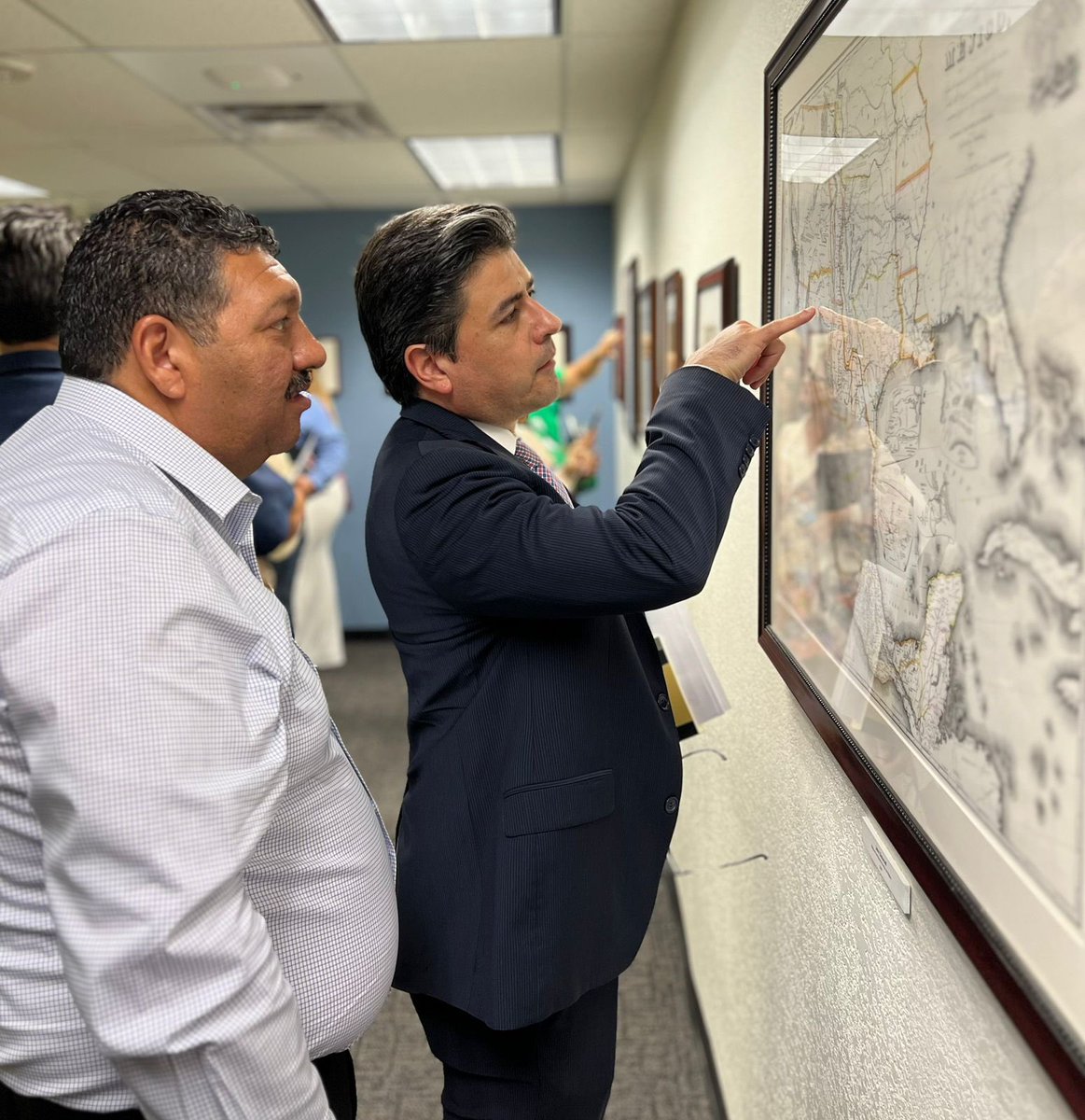 ConsulMexPho's tweet photo. During their visit to @ASU, Mayors from #Sonora🌵 learned about family-oriented academic programs that could be implemented in their regions.

Thanks to the Office for Relations with 🇲🇽 and the School of Transborder Studies for their hospitality!

#LocalDiplomacy https://t.co/KXtampdZXR
