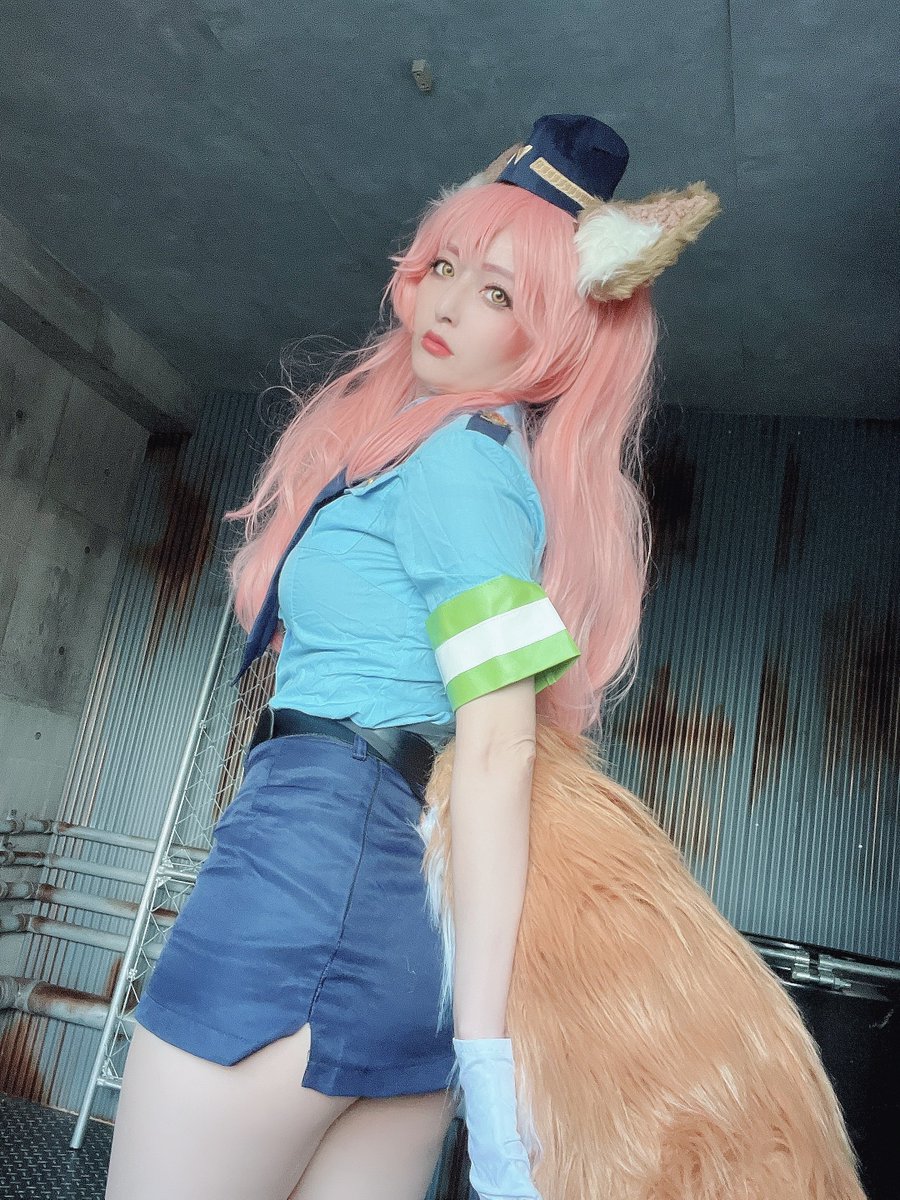 おは玉藻（524日目）🦊

キャス狐ポリス👮
秋の全国交通安全運動も
まだまだやってますね🚔
運転される方は暫く
お巡りさんにお気をつけて💦

そして今日はサムライレムナント発売！
実質タマモアリアの誕生日かしら！？
fgoで実装がいつか来そうです🤔

#今日のタマ活 #よつやべーす