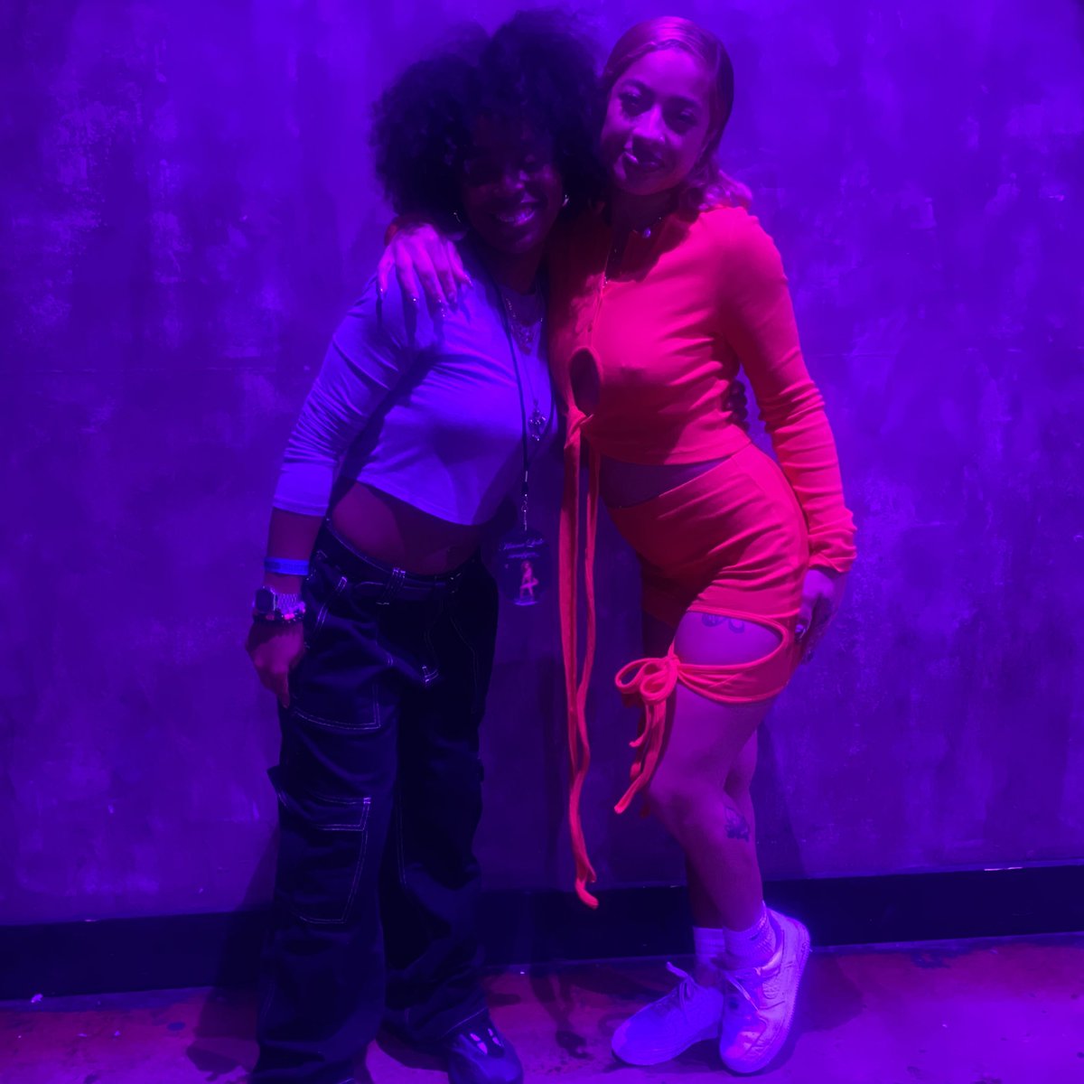 flatlinewhoree's tweet photo. unreal i will never shut up abt about this love you kiki 💞👩🏾‍❤️‍💋‍👩🏼 https://t.co/of0ytKmltv