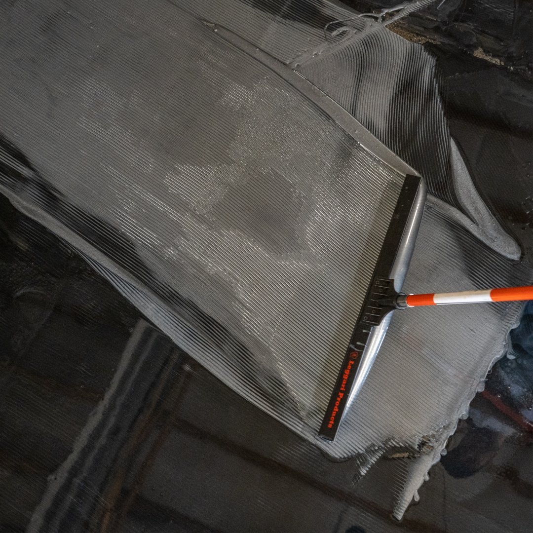 Leggari's tweet image. Introducing the Leggari Notched Squeegee - Where Durability Meets Efficiency! 💪🔨 Engineered specifically for applying epoxy coatings, our thicker, double-bonded squeegee. Get the most out of your tools with Leggari. ✅🛠️ #LeggariSqueegee #EfficiencyUpgrade #DurableTools