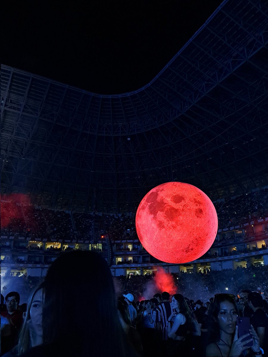 reyeess26's tweet photo. EL MEJOR DÍA DE MI VIDA ❤️‍🩹
#TheWeekndMexico #AfterHoursTilDawnTour https://t.co/UGFNZjuwPr