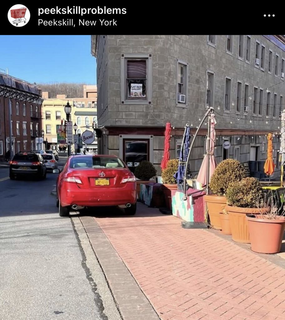Gregg8081's tweet photo. These conditions create blind spots and force pedestrians into unsafe situations! @peekskill_walks https://t.co/ohzROQsjNS