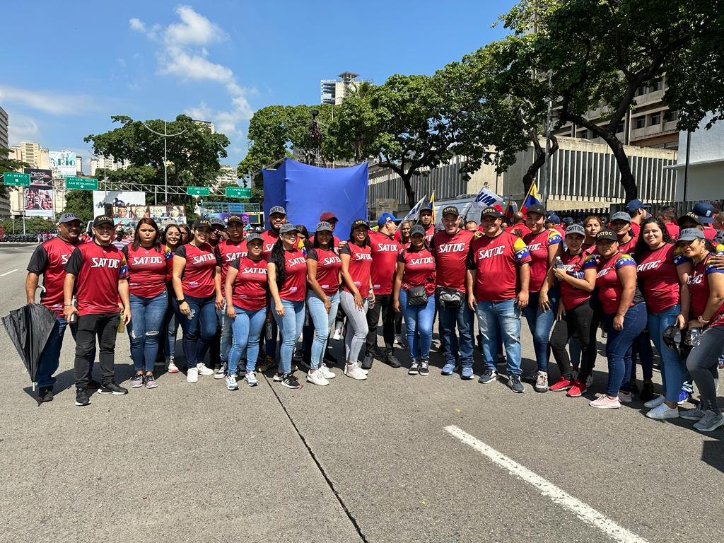 SatdcGdc's tweet photo. ¡La masa trabajadora continúa en las calles en defensa activa por nuestro territorio Esequibo!. 

Junto a tod@s nuestr@s herman@s de la clase trabajadora, nos vinimos a plenar la calles de Caracas con la firme intención de continuar apoyando a nuestro Presidente, Nicolás Maduro. https://t.co/75o6bNAlT2