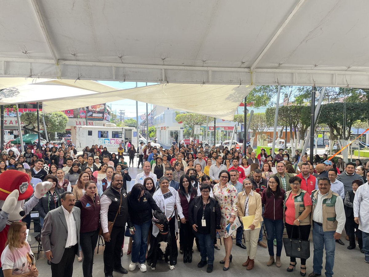 cefpphidalgo's tweet image. Bajo la visión de “Una Sola Salud” participamos en el arranque de la jornada nacional de vacunación antirrábica canina y felina, en Tulancingo, donde expusimos las acciones que realizamos en la Campaña para la prevención y control de la Rabia en bovinos y especies ganaderas.