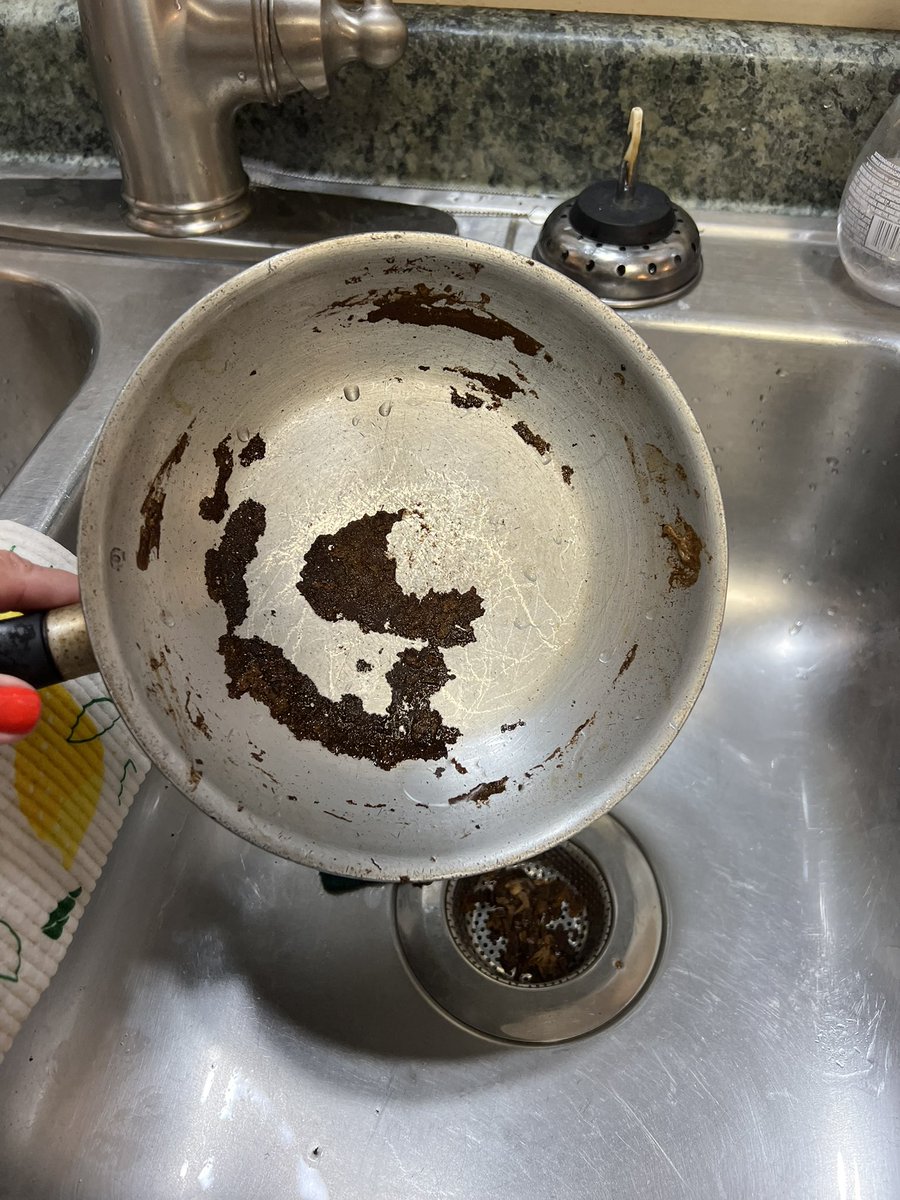 sswim4's tweet image. Why I can’t have nice things #lifewithteenagers #whenteenagerscook #someonesaveme #barkeepersfriend