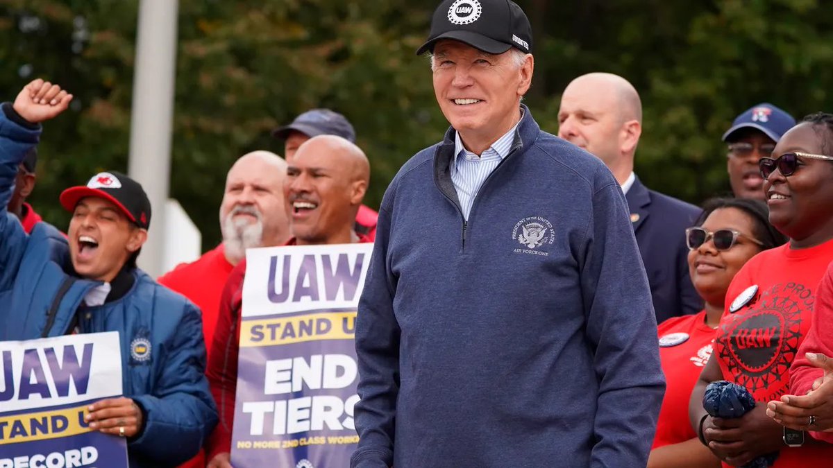 TWEEPS: President Biden often says 'Wall Street didn't build this country, the middle class did, and unions built the middle class.' Unlike trump, the anti-union LOSER who's posing with non-union labor today, President Biden actually stands with WORKERS. Can we get 1,000 fast…