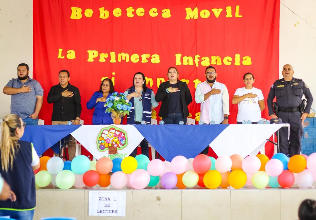 GobernacionSV's tweet photo. ✅️ Con el fin de brindar espacios que promuevan el desarrollo integral y fomenten la lectura desde la primera infancia. https://t.co/J9ZViOW2b6