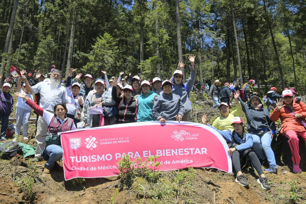 turismocdmx's tweet photo. En el #DíaMundialDelTurismo celebramos un encuentro con cámaras, asociaciones y prestadores de servicios turísticos de la Ciudad de México para agradecerles por su compromiso con la diversificación, calidad, e inclusión en los servicios a visitantes nacionales e internacionales. https://t.co/zdaeFcKwhI