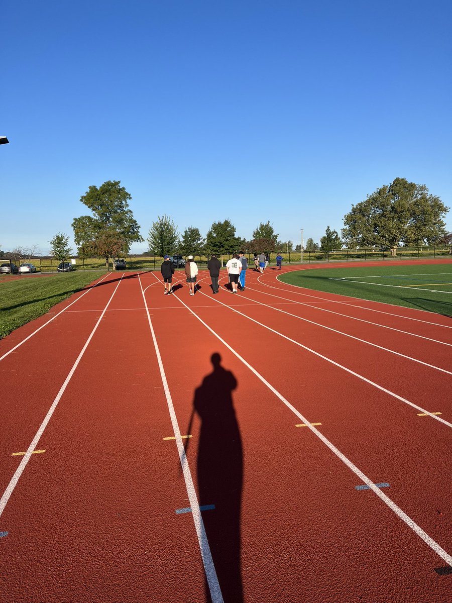 JessicaKropac's tweet photo. Our GLS class enjoying some fresh air and a brain break for ‘Wake Up Wednesday.’ https://t.co/gpCct2L2Gy