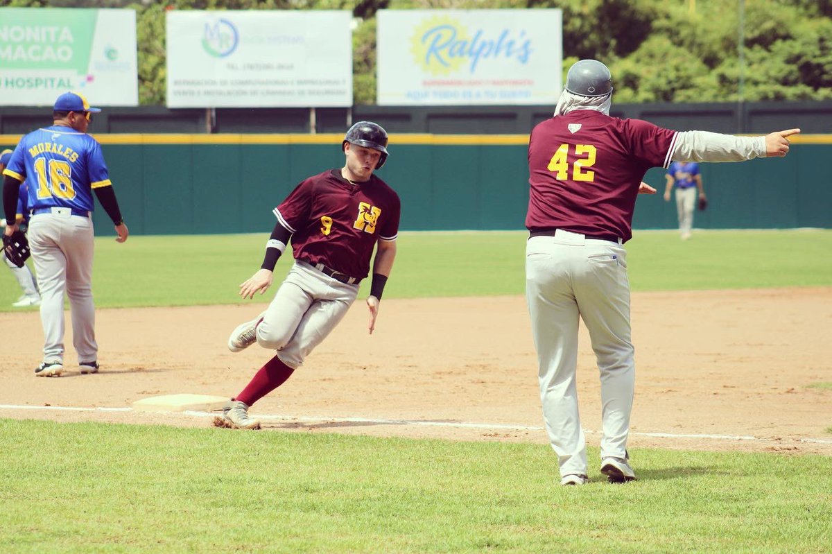 DeportesUprh's tweet photo. 📸 Disfruten de las imágenes capturadas de la victoria de los #BúhosBéisbol contra #UPRAg.
¡#𝗨𝗣𝗥𝗛 𝘀𝗶𝗴𝘂𝗲 𝗮𝗽𝗼𝘆𝗮𝗻𝗱𝗼 𝗲𝗹 𝗱𝗲𝗽𝗼𝗿𝘁𝗲 𝘂𝗻𝗶𝘃𝗲𝗿𝘀𝗶𝘁𝗮𝗿𝗶𝗼!
👉 https://t.co/TQs0cGjbuK
#YoSoyBúho #LAIBéisbol
(Fotos: Naisha Rivera) https://t.co/d0EBNz7EhH