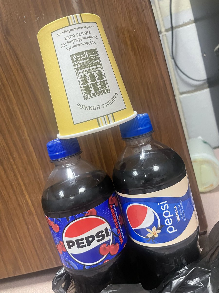 BigFudge791's tweet photo. Hey @pepsi I had an idea, let’s combine the two and get cherry vanilla. https://t.co/XS7a2ZadF5