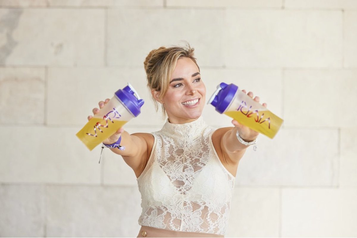 myVIVRI's tweet photo. Disfruta de un refrescante placer, llénate de energía con Power Me!, y sal a disfrutar el día con la bebida ideal para esta temporada.

¡Contacta a tu LIV de confianza para más información!🌟 https://t.co/K6AkxkjOZx