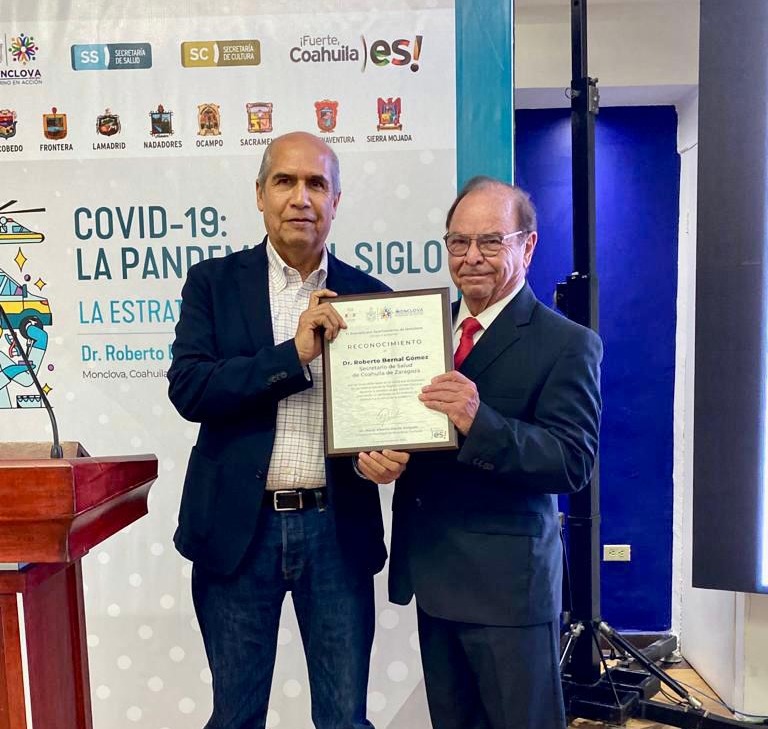 bernalrd's tweet photo. Agradezco a las autoridades y líderes de la Región Centro y al alcalde de Monclova, el epicentro de la pandemia en México, Mario Dávila, por el reconocimiento al que me hizo entrega el día de hoy por la lucha que hicimos todo el personal de salud en la pandemia por COVID-19. https://t.co/mCvmLQSC2m