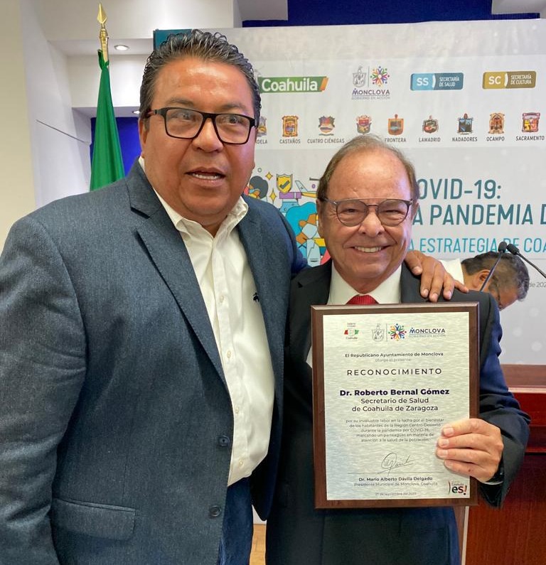 Agradezco a las autoridades y líderes de la Región Centro y al alcalde de Monclova, el epicentro de la pandemia en México, Mario Dávila, por el reconocimiento al que me hizo entrega el día de hoy por la lucha que hicimos todo el personal de salud en la pandemia por COVID-19.