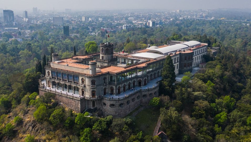 MarioSosaG's tweet photo. ¿#SabíanQue en #Chapultepec se encuentra el único castillo monárquico de #AméricaLatina? Hoy, es célebre residencia del @Museodehistoria 

¡Feliz cumpleaños!
#LargaVida
#PatrimonioDeTodosLosMexicanos https://t.co/oDFqxhAOaN