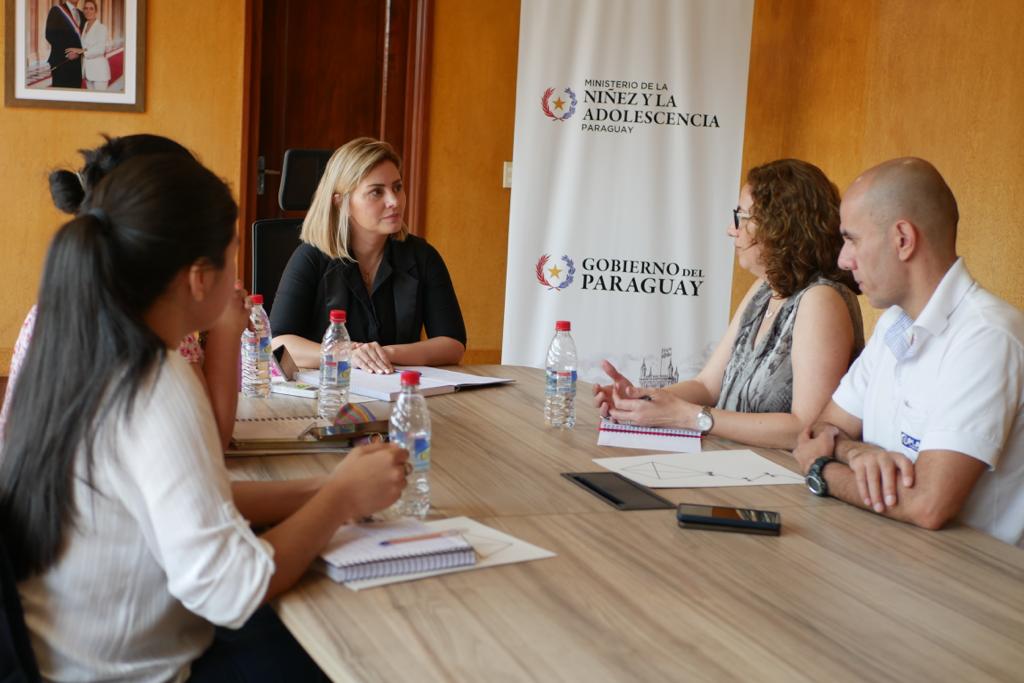 MINNAParaguay's tweet photo. La viceministra de Desarrollo Regional, @DVArguelloC mantuvo una reunión con integrantes @CDIApy, para establecer acciones conjuntas, para el fortalecimiento del Sistema Nacional de Protección y Promoción Integral de Derechos de la Niñez y la Adolescencia.

#GobiernoDelParaguay https://t.co/EAH5klMcSh