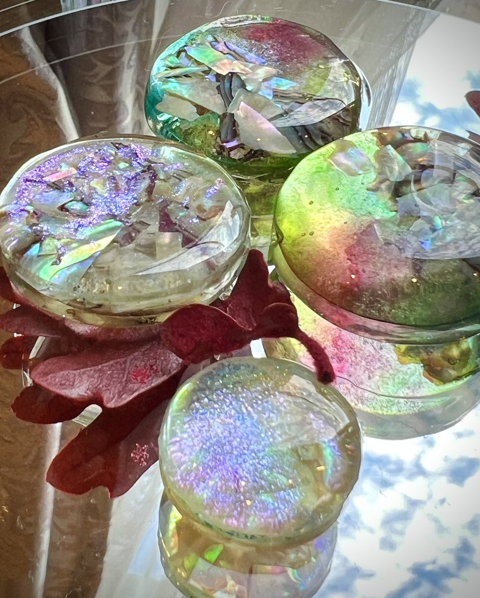 ClairRoses1180's tweet photo. 久しぶりにご提供いただいたレジン液でアクセサリーパーツつくりました。
#ケミテック株式会社
#クラフトアレンジ
#レジンクラフト https://t.co/yr2KkPr5eV