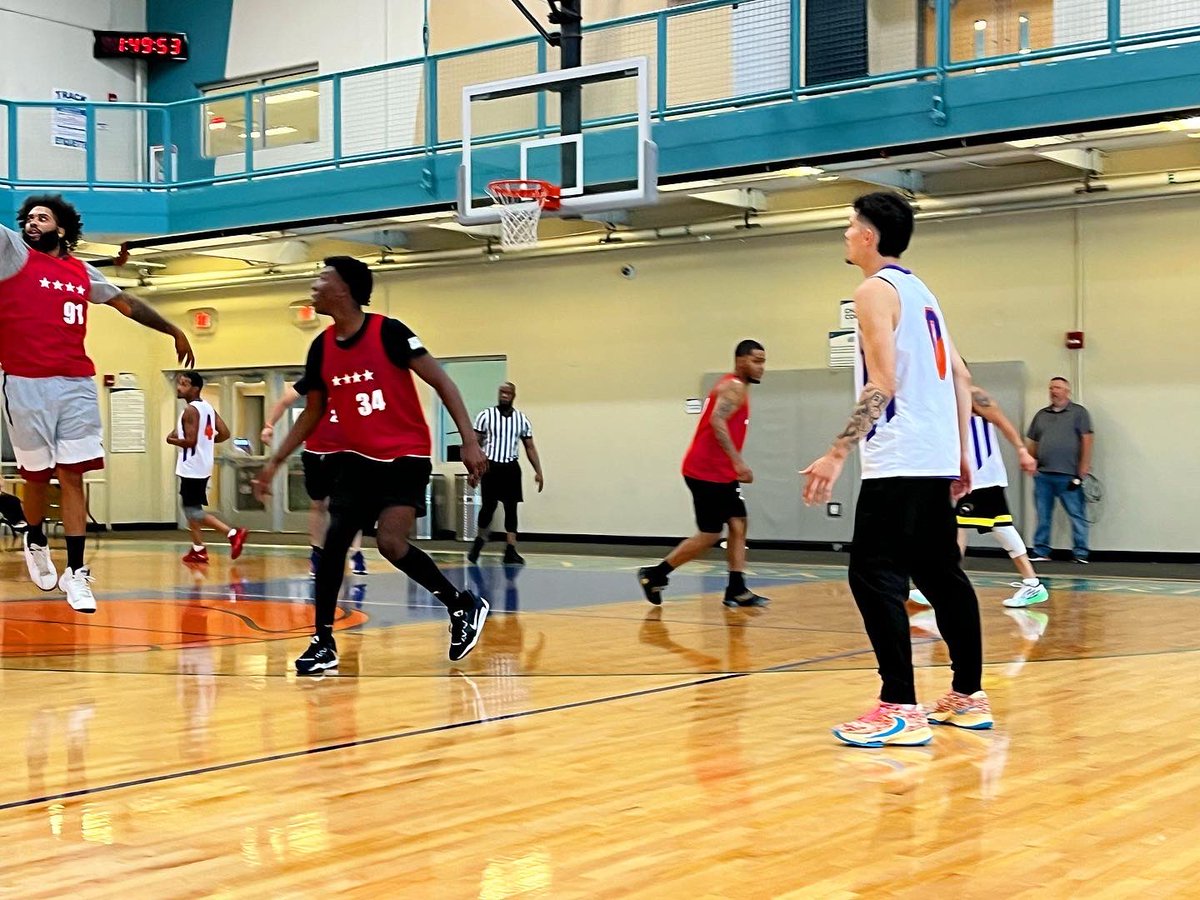 ilmediaschool's tweet photo. Studentβs from our Oβhare our campus continue to cover the #hoopsofpromise league in Waukegan IL during the playoff season! Great job everyone! Demo reel material is in FULL effect!
#tv #radio #handsontraining #broadcasting #livegames #basketball #media #interviews #videography https://t.co/sLJWSORSA6