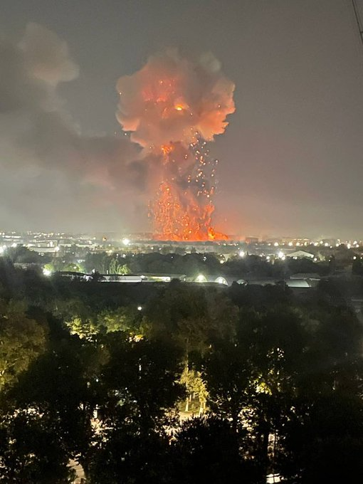 MikeChillit's tweet photo. #TheStans #Uzbekistan 

Hopefully, this is not another conflict. Via @Faytuks. One report, also from @Faytuks, is that it may have been a Lithium Battery explosion. Nothing confirmed so far.  

The white arc is not related to this story. https://t.co/RunVTDckDf