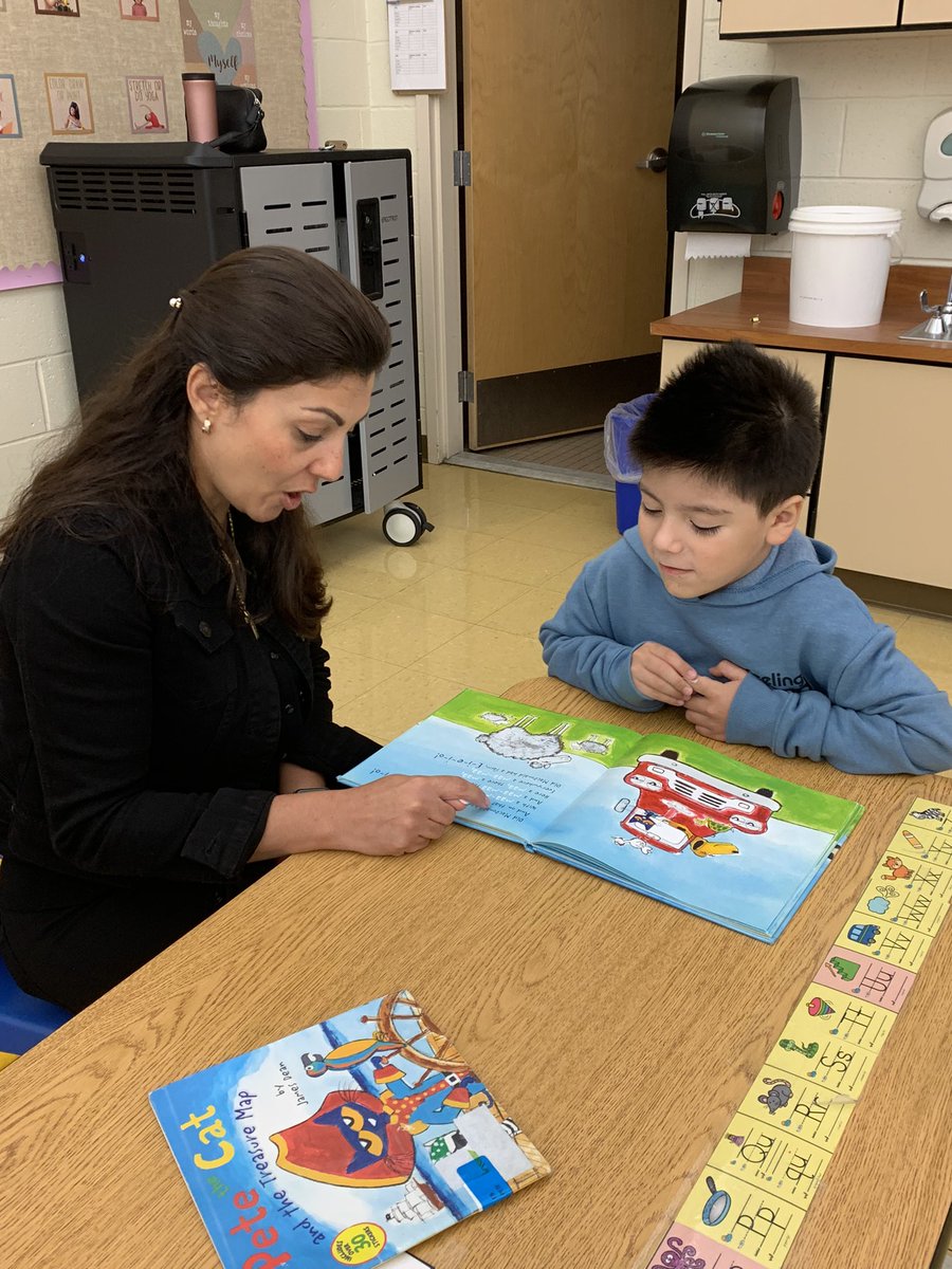 Mrs_Mack23's tweet photo. Practicing adding with cube, social time and sharing our toys along with reading our newly checked out library books was so much fun today in room 23! 💙 #EMKPRIDE https://t.co/nufvw8eEUY