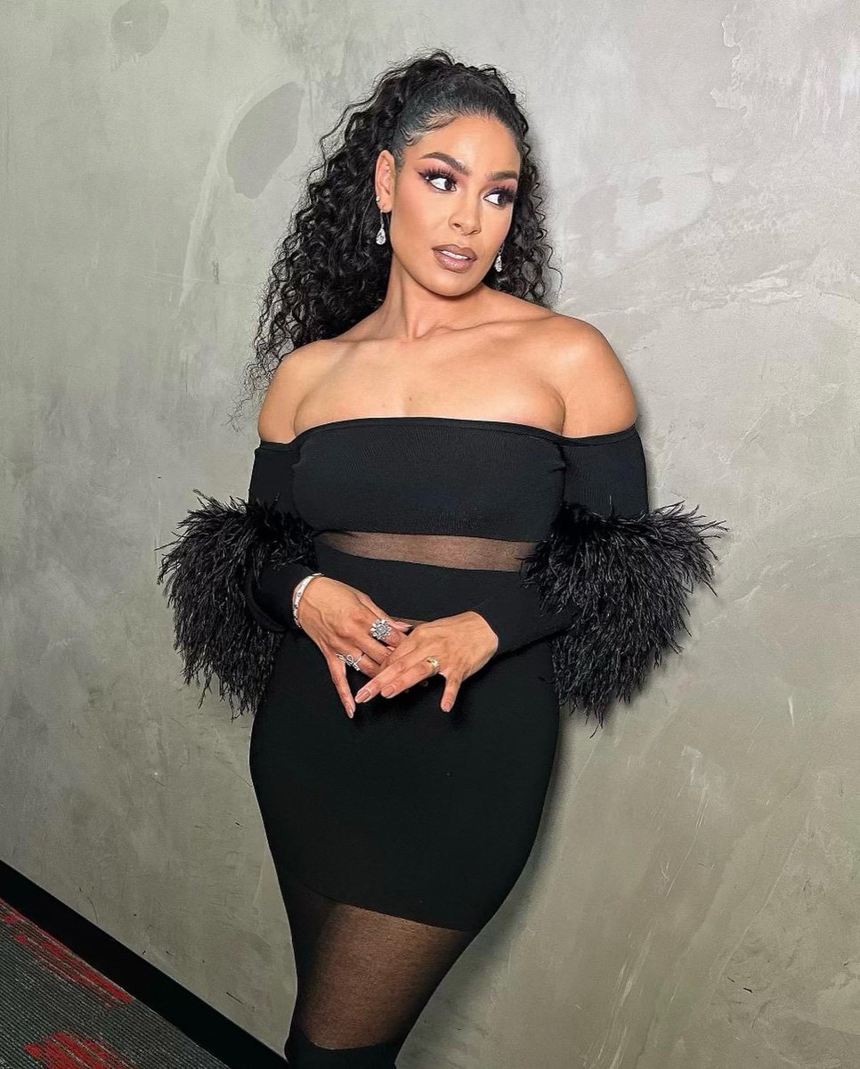 Just an appreciation post for how insanely beautiful <a href="/JordinSparks/">Jordin Sparks</a> is. 😍🤍 <a href="/AllegiantStadm/">Allegiant Stadium</a> <a href="/Raiders/">Las Vegas Raiders</a>
