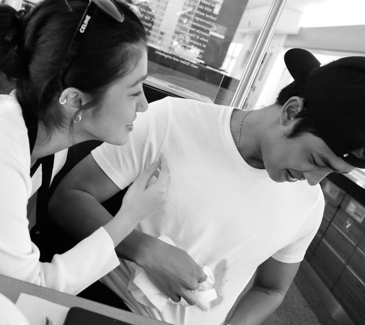 BondelleEnjoyer's tweet photo. Awwww. Miss Dimples sharing a little story of her trip to Switzerland with Donny &amp; Belle🥺 

From Belle cutting her nail on the sharp edge of a trashcan and Donny aiding her on it to Belle spilling hot chocolate on Donny😭 such a chaotic couple #DonBelle😩

Memorable SZ Trip🤍 https://t.co/Gbc8NBB0Go