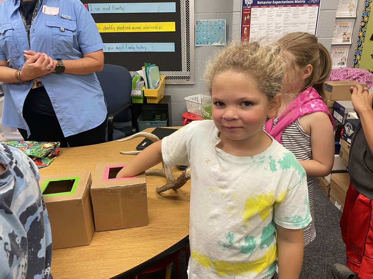 marciewarner28's tweet photo. @TopekaLibrary did another fantastic job with their plants and animals presentation for @CentralPauline 2nd grade students! #wearePC #PCAdventureAwaits #PCProud https://t.co/T0d9RIa07I