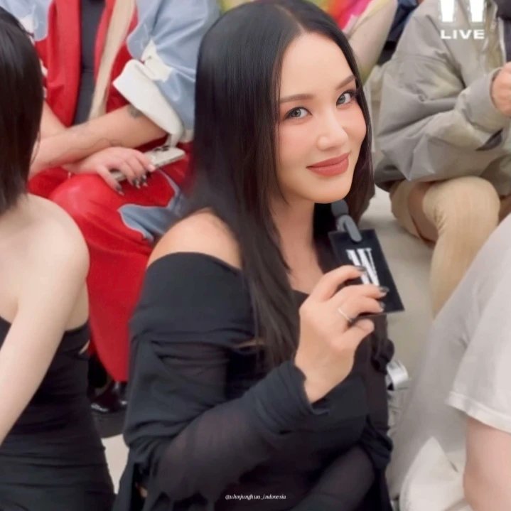 uhmtaengi's tweet photo. Selamat Pagi, 
Jangan lupa Kamis ceriaa🥰 
#UhmJungHwa #엄정화 #AcneStudios #AcneSS24 #ParisFashionWeek2023 #wkorea https://t.co/pFniLIz8Cl