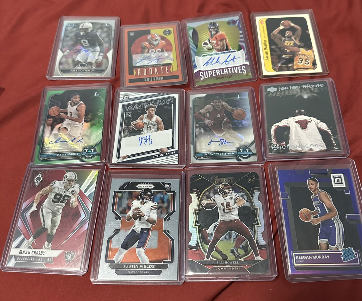 brysonke26's tweet photo. @cdscards @ILOVECOLLECTIN1 @HobbyRetweet_ @PCOregonDucks2 @jblum11121 @TheHobby247 @Iminsearchof $50 shipped lmk should be well below comps 🤝🏾 https://t.co/uxsn8rB3cb