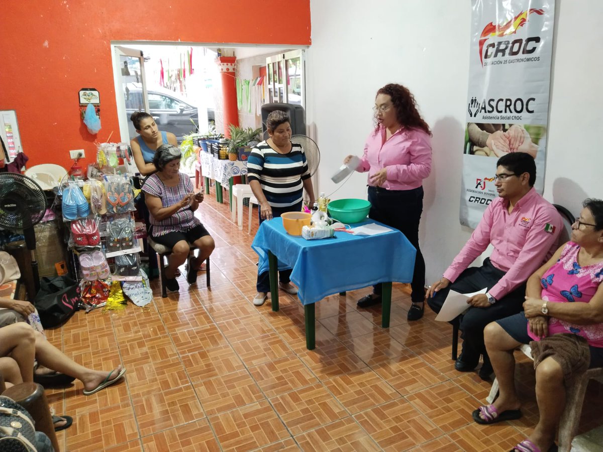 MauCasBol's tweet photo. Continuando con la #ASCROC por parte de @croc_apst y la @CROC25_Tab, en colaboración con @COIXEL el día de hoy en la R/A Río Viejo 2da Sección, se impartió la Master Class de Pastelería de PAN DE PLATANO, con el objetivo de cuadyuvar en la mejora de la economía de los hogares. https://t.co/jVDUipZ6zN