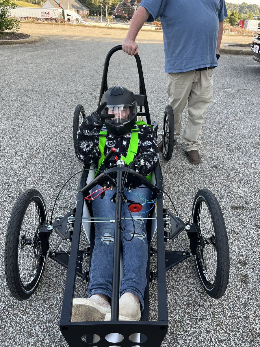 JASArockets's tweet photo. 1️⃣ smush in 💥
2️⃣ helmet on 🪖
3️⃣ ready to go 👍 sign 
4️⃣ peace 🏎️ out! 
✅ 1st test drive for the 🚀 rockets!!! 
@JMCSchools @suptking @JMCSSInnovation https://t.co/4eQYEjOoL6
