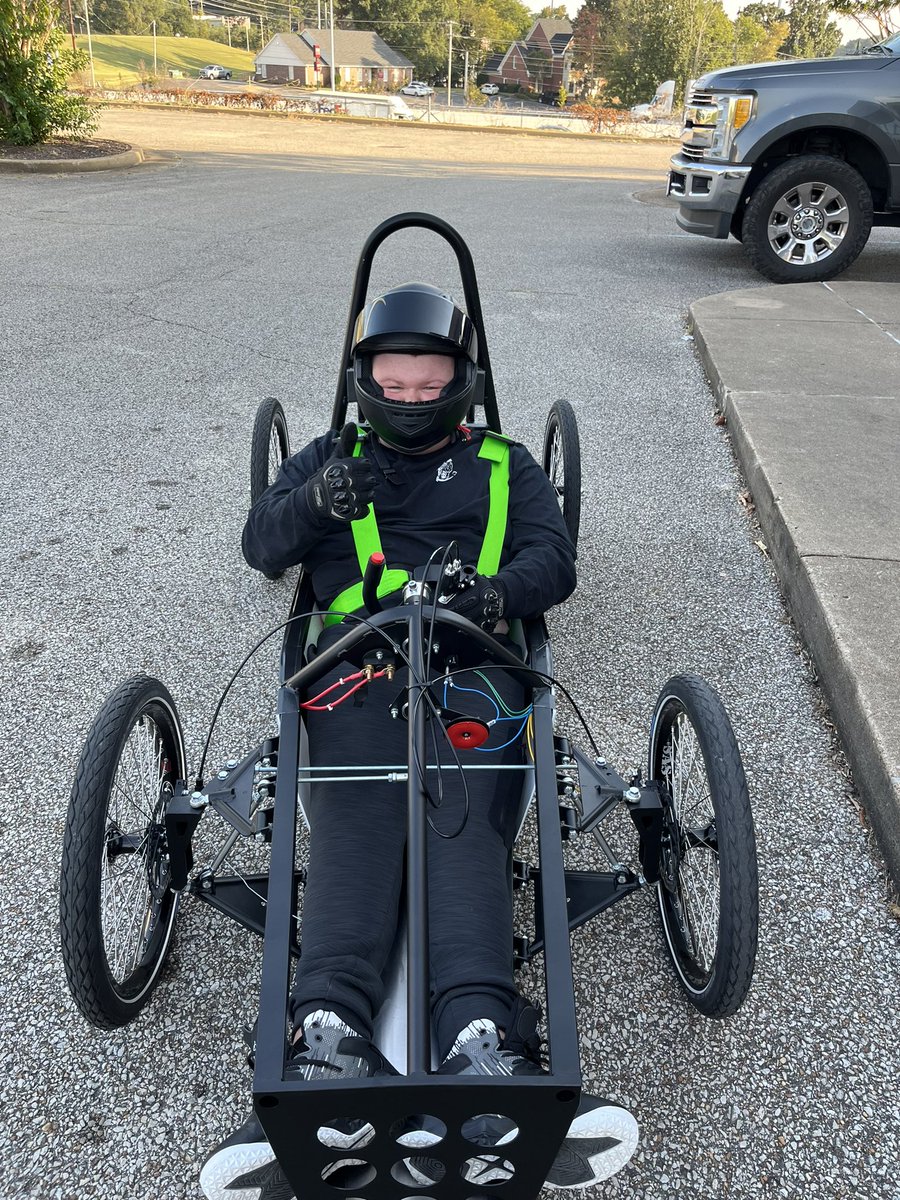JASArockets's tweet photo. 1️⃣ smush in 💥
2️⃣ helmet on 🪖
3️⃣ ready to go 👍 sign 
4️⃣ peace 🏎️ out! 
✅ 1st test drive for the 🚀 rockets!!! 
@JMCSchools @suptking @JMCSSInnovation https://t.co/4eQYEjOoL6