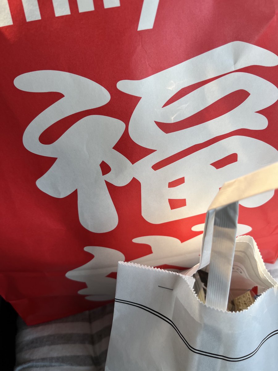 「ファミマがオープンしたので行ってきたぞー 福袋も買ってきた 郵便ポストも新品でま」|くりきまる＠「31番目のユーリ」3巻4/17発売のイラスト
